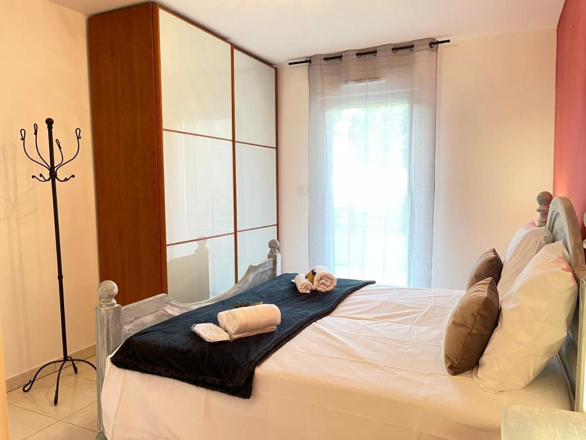 Tres Bel Appartement -Residence Avec Piscine Sur Le Toit Et Vue Panoramique แซ็งต์-ราฟาเอล ภายนอก รูปภาพ